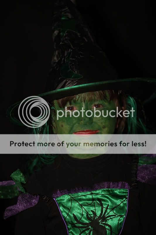 IMAGE: http://i332.photobucket.com/albums/m338/EdBray/Chloehalloween.jpg